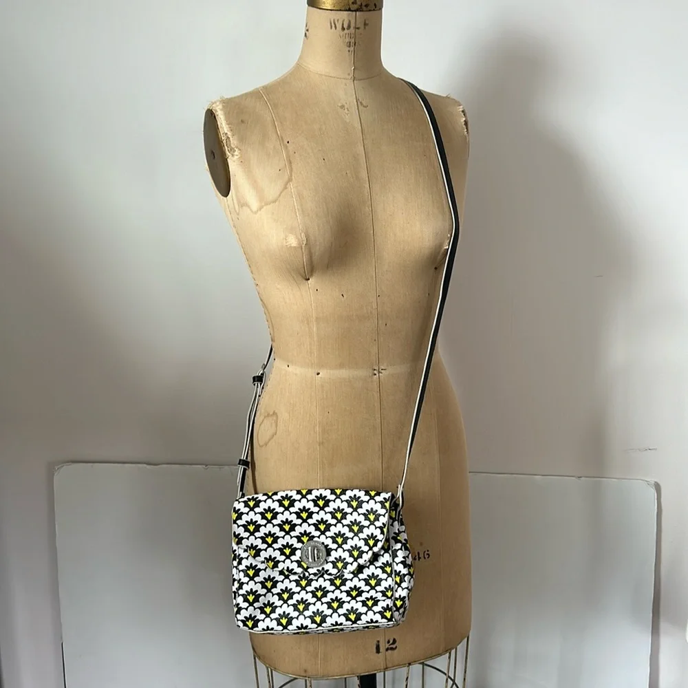 Vera Bradley Scallop Hipster crossbody bag purse Petal Paisley black yellow - Picture 5 of 11